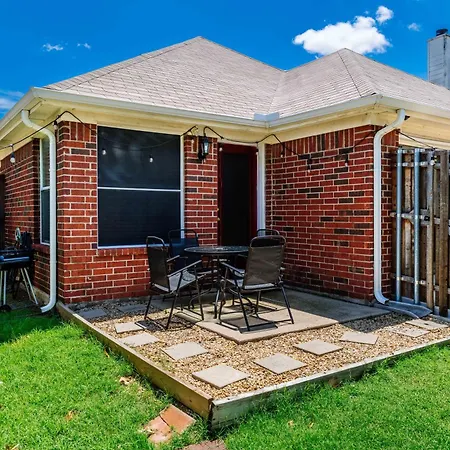 Relaxing 3Br 2Ba Oasis - Hot Tub & 5 Beds! Villa